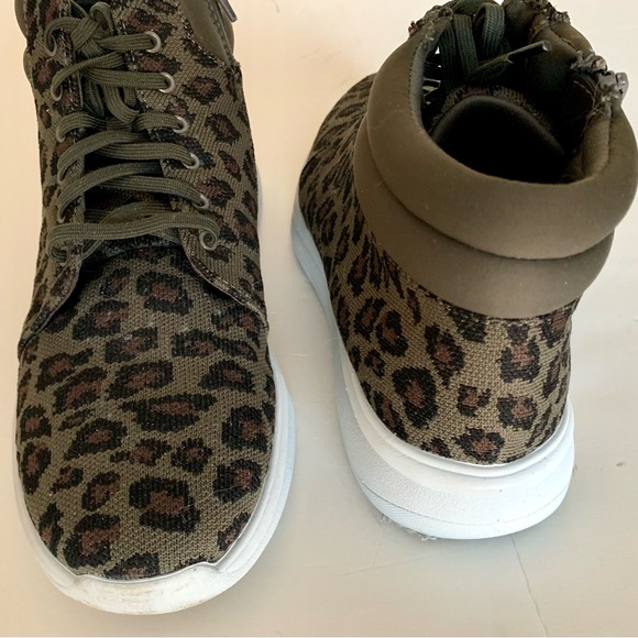 Clark’s Cloud Stepper Animal Print Tennis Shoe Hightop Size 9.5 - Picture 6 of 11